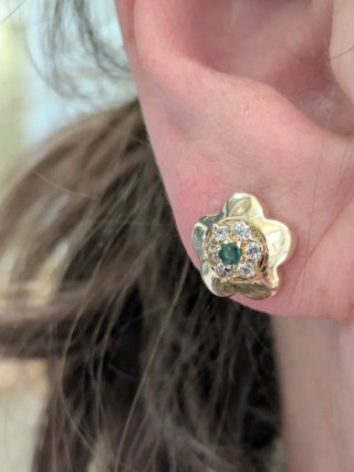 Pendientes Oro 18k Flor Circonitas Verdes y Blanca
