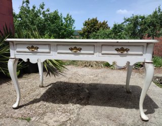 Escritorio o mesa con tapa de cuero negro