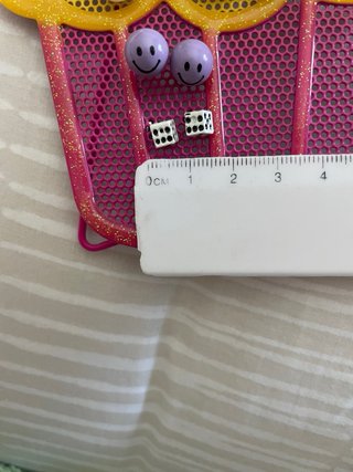 Pendientes dados y bolas carita Claire’s