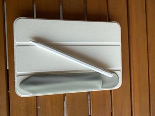 iPad mini 6 con funda, lápiz y cargador