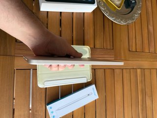 iPad mini 6 con funda, lápiz y cargador