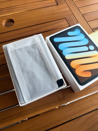 iPad mini 6 con funda, lápiz y cargador