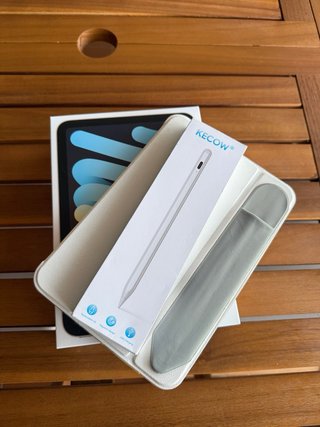iPad mini 6 con funda, lápiz y cargador