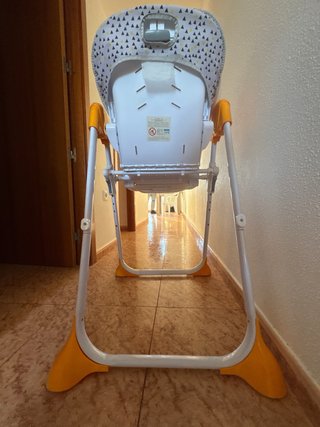 Trona de bebé con diseño infantil