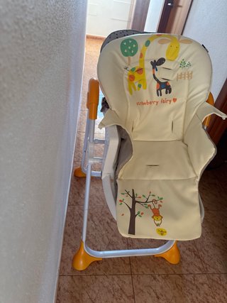 Trona de bebé con diseño infantil