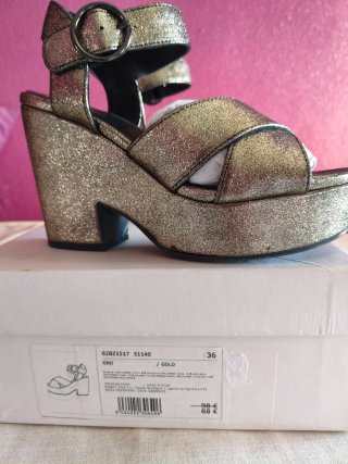 Sandalias de tacon de mujer . BIMBA Y LOLA.