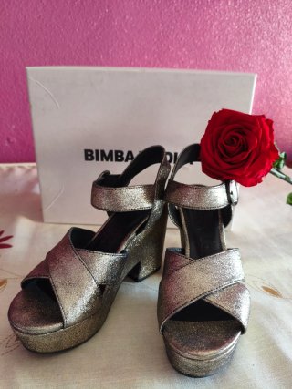 Sandalias de tacon de mujer . BIMBA Y LOLA.
