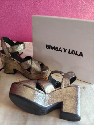 Sandalias de tacon de mujer . BIMBA Y LOLA.