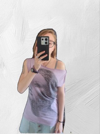 Camiseta lila con estampado de rostro