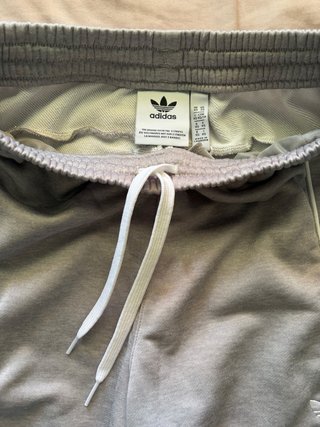 Pantalón corto chándal Adidas gris