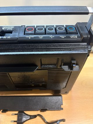 Radio Sanyo M 2405F Cassette AM/FM