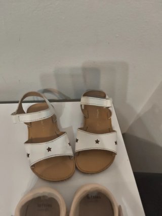 Sandalias barefoot  21/22  Lefties beige y blancas