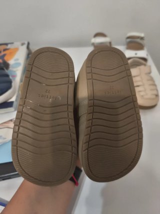 Sandalias barefoot  21/22  Lefties beige y blancas