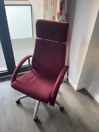 Silla de oficina/peluquería roja y gris
