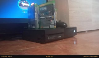 Xbox One con juegos y mando