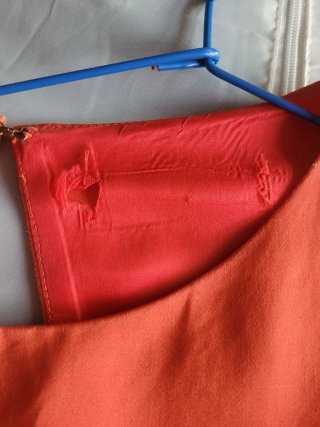 Vestido rojo suave sin mangas