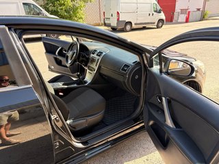 Toyota Avensis 2012