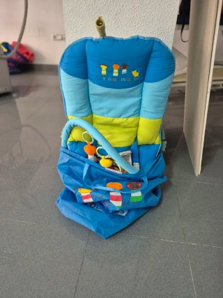 Hamaca para bebé con juguetes