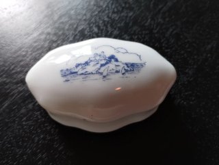 Cajita porcelana blanca con dibujo