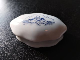 Cajita porcelana blanca con dibujo