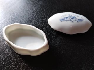 Cajita porcelana blanca con dibujo