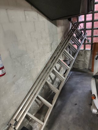 Escalera extensible de aluminio