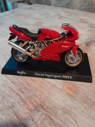 Maisto Ducati Supersport 900 FE 1:18