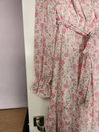 Vestido floral rosa manga larga