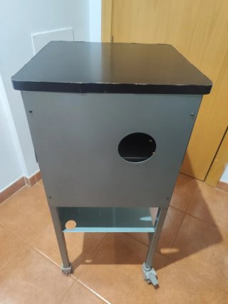 Mueble industrial con ruedas