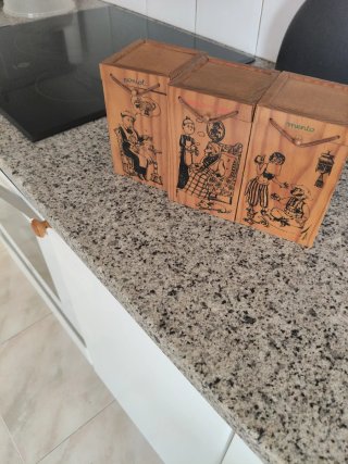 Enbases para espècies com dibuixos de Pilarín Nava
