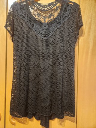Camiseta de encaje negra