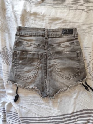 Pantalones cortos grises
