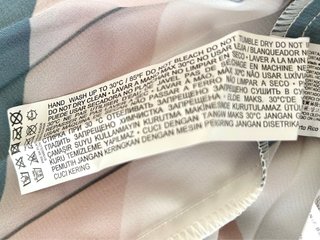 Falda larga plisada con estampado chevron
