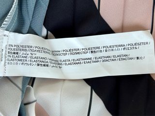 Falda larga plisada con estampado chevron