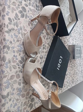 Zapatos de tacón Lodi plateados con pedrería