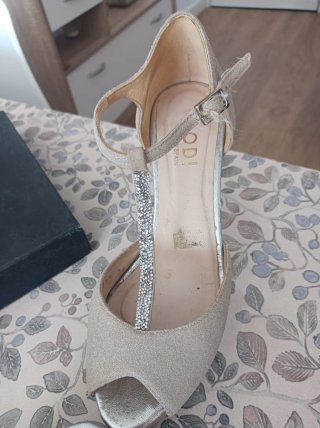 Zapatos de tacón Lodi plateados con pedrería