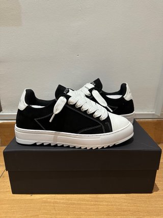 Zapatillas Numeris Talla 42 Blancas y Negras