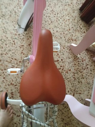 Bicicleta infantil rosa con ruedines