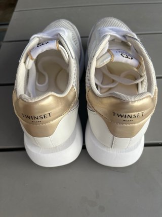 Zapatillas Twinset blancas y doradas