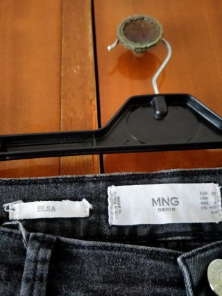 Vaqueros Mango grises mujer