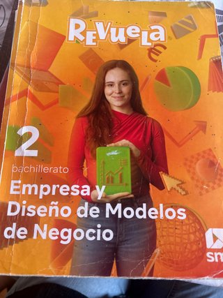 Libro economia 2bachillerato Revuela SM