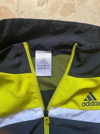 Chaqueta Cortavientos Adidas Negra y Amarilla