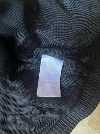 Chaqueta Cortavientos Adidas Negra y Amarilla