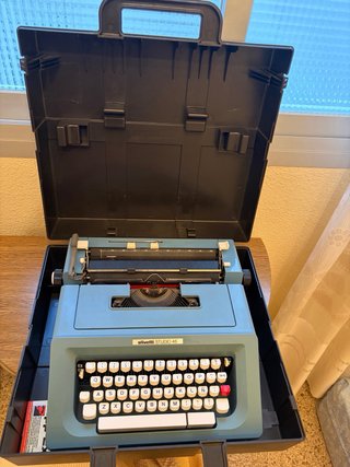 Máquina de escribir vintage Olivetti Studio 46