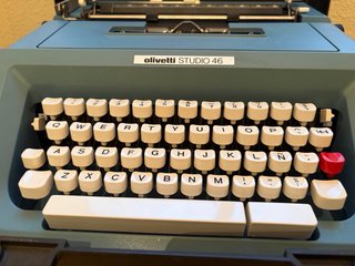 Máquina de escribir vintage Olivetti Studio 46