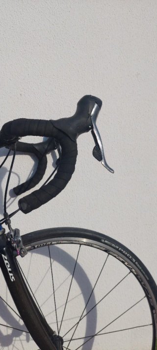 Bicicleta de carretera azul