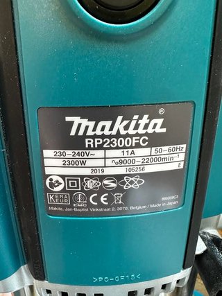 Fresadora Makita RP2300FC (2300W)
