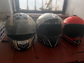 Cascos Cross y Normal 80€ lote de cascos
