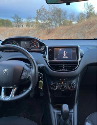 Peugeot 208 2015