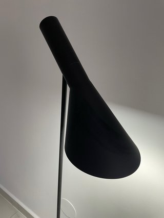 Lámpara de Pie AJ Floor Arne Jacobsen Negra